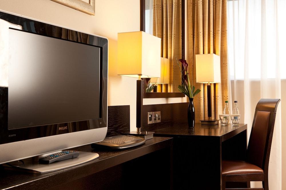 Mercure Piccadilly Hotel 4*