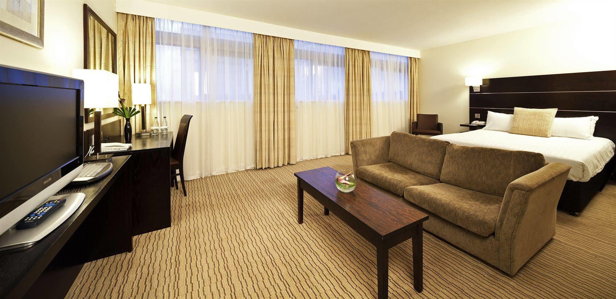 Mercure Piccadilly Hotel 4*