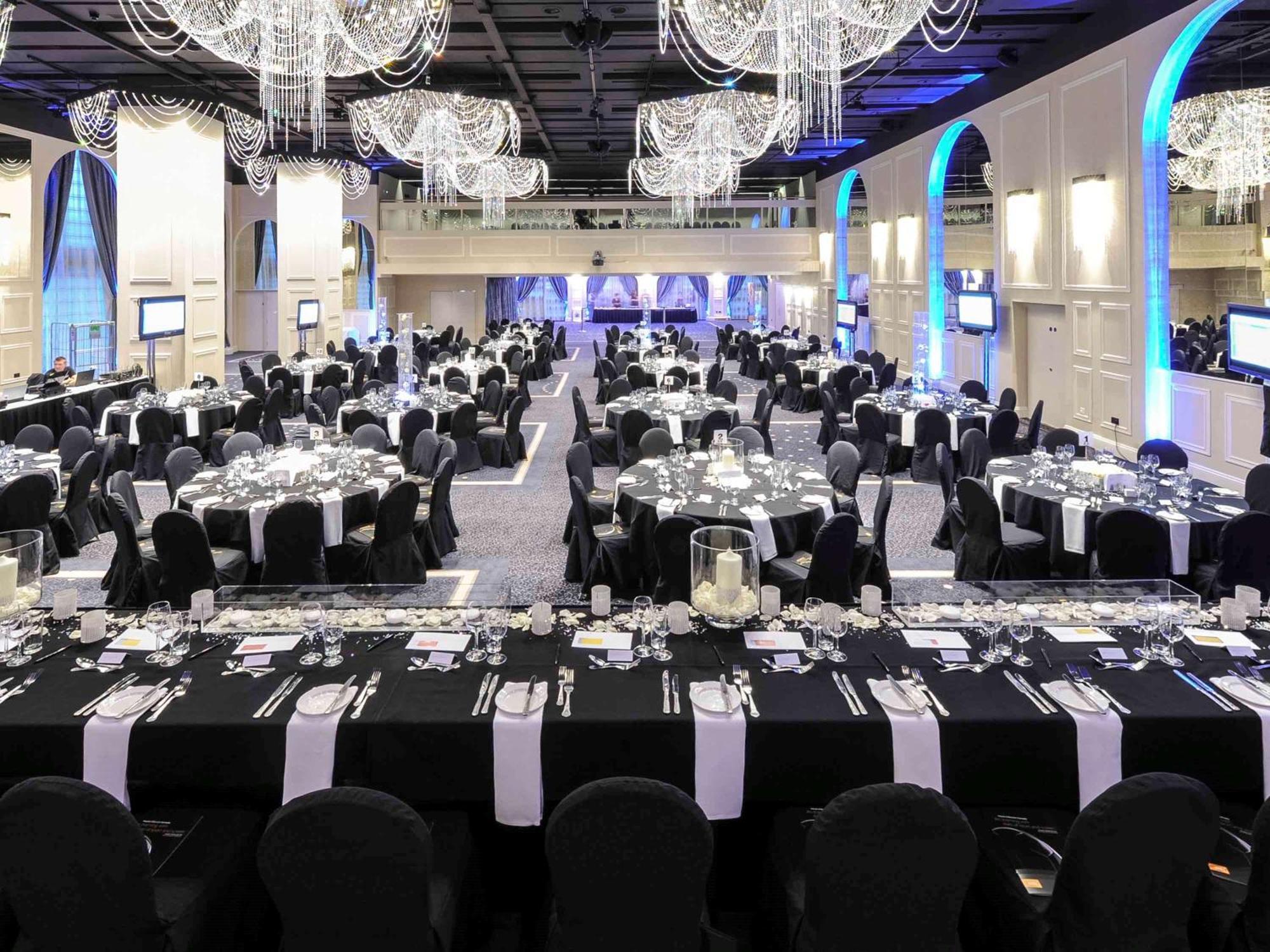 Mercure Piccadilly Hotel 4*